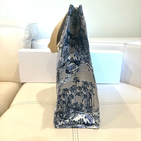 Dior Around The World Tote + Holiday Cracker w/ Miss Dior perfume + Lipstick 999 - Picture 7 of 13